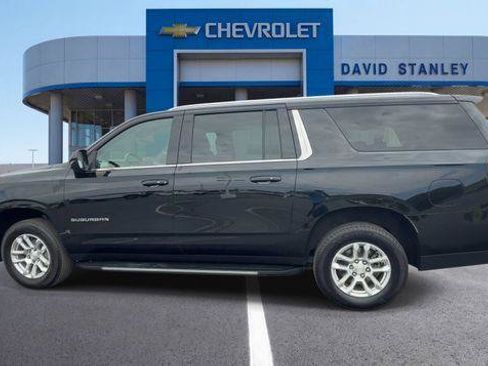 Used 2025 Chevrolet Suburban LT AWD/4WD image 5