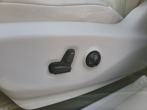 Used 2020 Chrysler Pacifica Limited FWD image 17