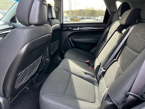 Used 2014 Kia Sorento LX image 8