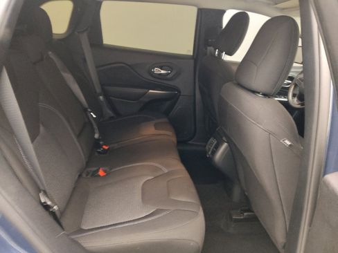 Used 2020 Jeep Cherokee Latitude FWD image 19