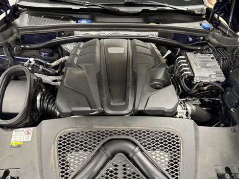 Used 2023 Porsche Macan S AWD/4WD image 29