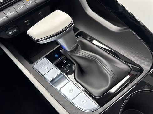 Certified 2025 Hyundai Elantra Limited image 44