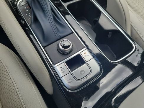 Used 2025 Kia Telluride EX w/ EX Captain's Chair Package FWD image 28