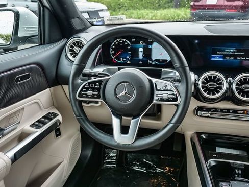 Used 2022 Mercedes-Benz GLB 250 4MATIC image 16