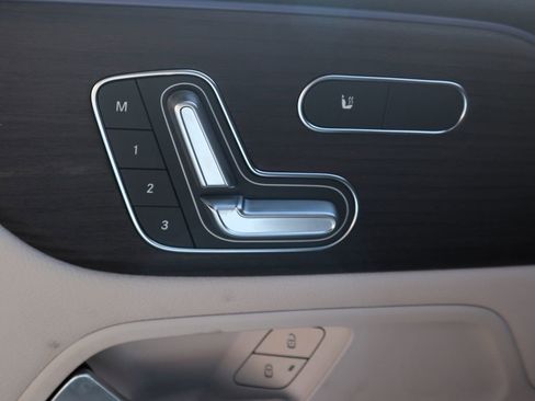 New 2026 Mercedes-Benz GLB 250 4MATIC image 17