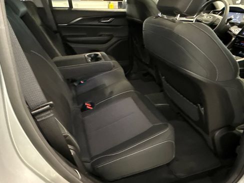 Used 2023 Jeep Grand Cherokee Laredo X AWD/4WD image 13