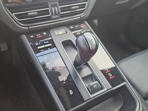 Used 2022 Porsche Macan S image 23