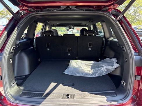 New 2025 Jeep Grand Cherokee Altitude image 30