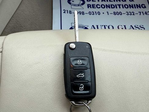 Used 2010 Volkswagen Eos Lux image 28