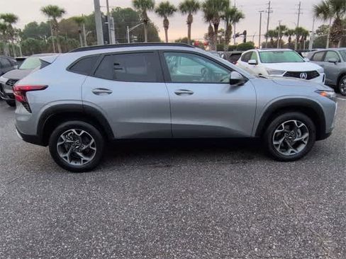 Used 2024 Chevrolet Trax LT image 9