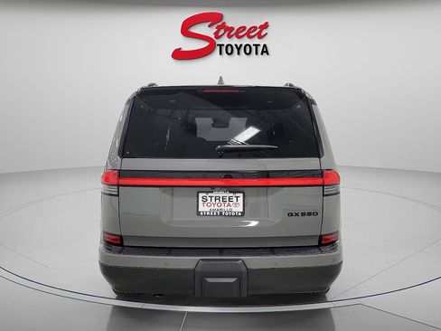 Used 2024 Lexus GX 550 image 3