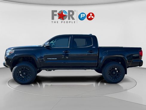 Used 2021 Toyota Tacoma SR5 w/ Technology Package image 2