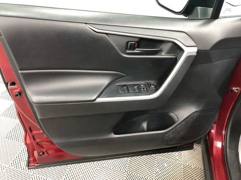 Used 2020 Toyota RAV4 LE AWD/4WD image 12
