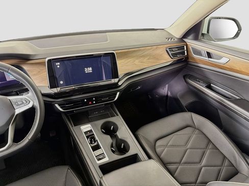 Used 2024 Volkswagen Atlas SE FWD image 25