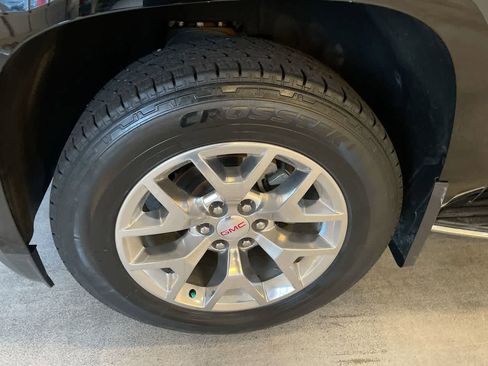 Used 2017 GMC Yukon SLE w/ SLE Value Package image 10