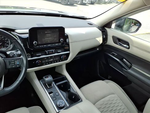 Used 2022 Nissan Pathfinder SV AWD/4WD image 12