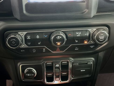 Used 2023 Jeep Wrangler Unlimited Sport image 23