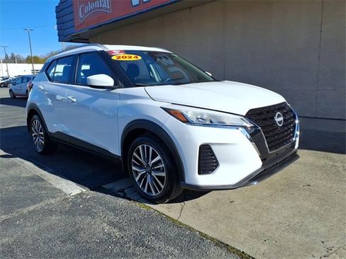 Used 2024 Nissan Kicks SV image 2
