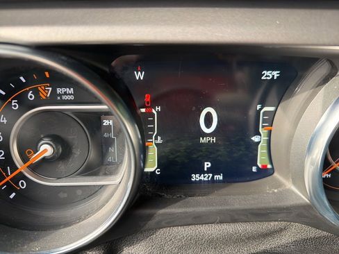 Used 2021 Jeep Gladiator Willys image 4