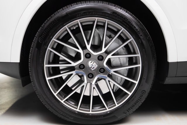Used 2021 Porsche Cayenne AWD/4WD image 32