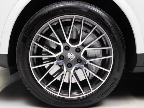 Used 2021 Porsche Cayenne AWD/4WD image 32