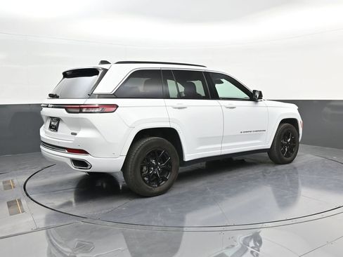 Used 2024 Jeep Grand Cherokee Altitude AWD/4WD image 7