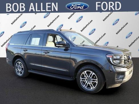 Used 2025 Ford Expedition Active AWD/4WD image 2