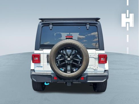 Used 2022 Jeep Wrangler Unlimited Sahara w/ Cold Weather Group AWD/4WD image 4