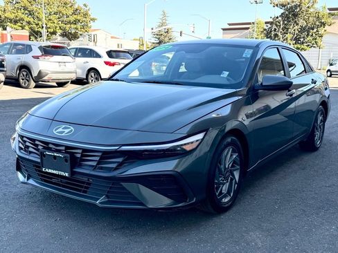 Used 2024 Hyundai Elantra SEL FWD image 8