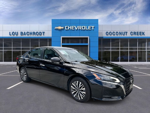 Used 2024 Nissan Altima 2.5 SV FWD image 2