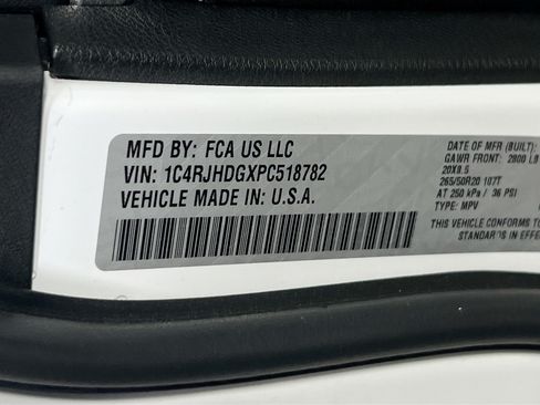 Used 2023 Jeep Grand Cherokee Overland w/ Luxury Tech Group IV AWD/4WD image 34