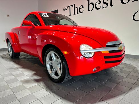 Used 2004 Chevrolet SSR w/ Preferred Equipment Group image 1
