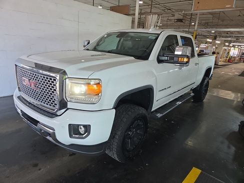 Used 2016 GMC Sierra 2500 Denali w/ Duramax Plus Package AWD/4WD image 4