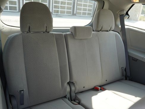 Used 2011 Toyota Sienna LE FWD image 14