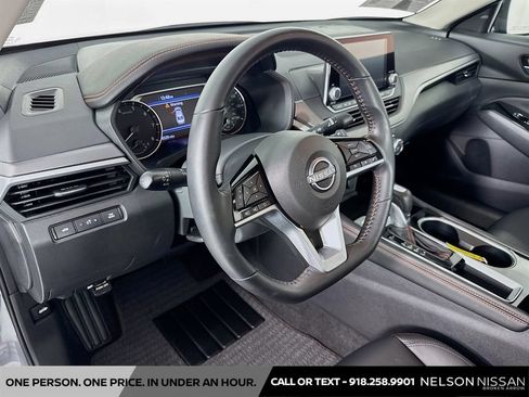 Certified 2025 Nissan Altima 2.5 SR FWD image 9