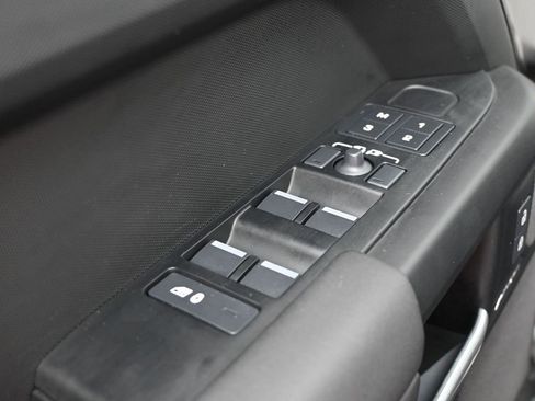 Used 2025 Land Rover Defender 110 S image 17