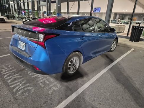 Used 2020 Toyota Prius LE FWD image 5