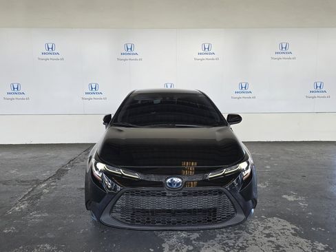 Used 2022 Toyota Corolla LE image 2