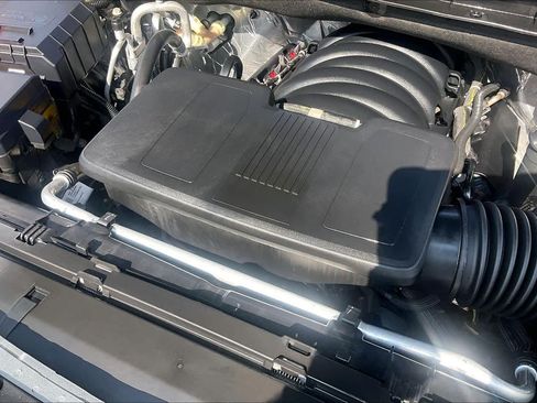 Used 2025 Chevrolet Suburban Premier RWD image 30