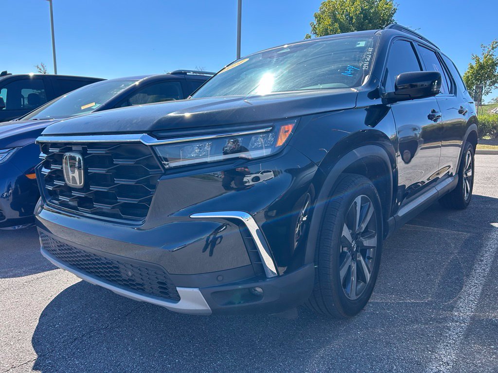 Used 2024 Honda Pilot Touring image 1