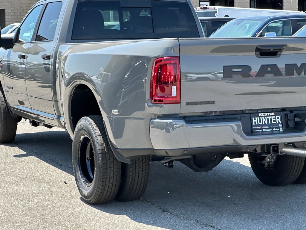 New 2026 RAM 3500 Big Horn AWD/4WD image 4