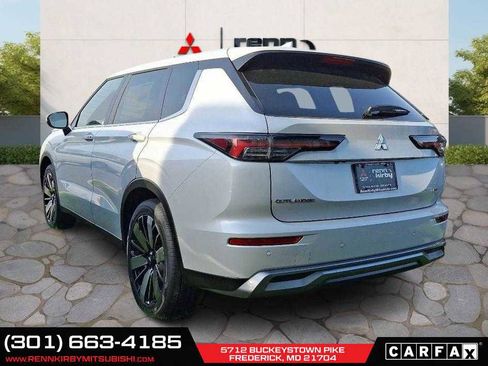 New 2025 Mitsubishi Outlander SE image 3