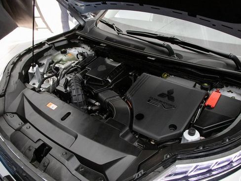 Used 2024 Mitsubishi Outlander SE image 32