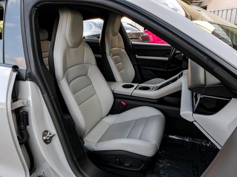 Used 2022 Porsche Taycan image 34