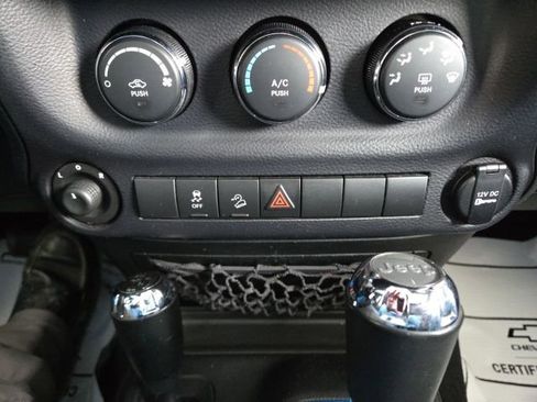 Used 2015 Jeep Wrangler Sport w/ Quick Order Package 24S AWD/4WD image 52