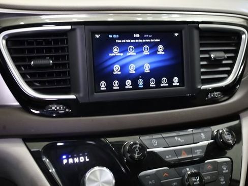 Used 2018 Chrysler Pacifica Touring Plus image 21