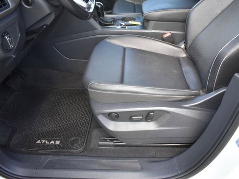 Used 2020 Volkswagen Atlas Cross Sport SE FWD image 24