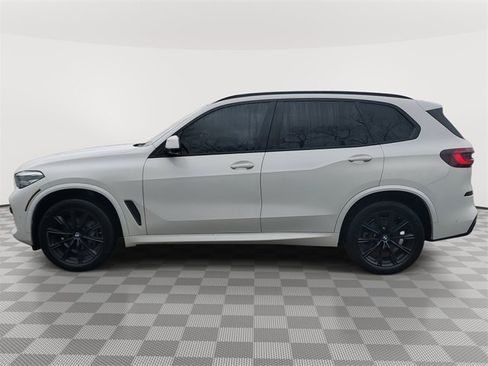 Used 2021 BMW X5 xDrive40i w/ M Sport Package image 3