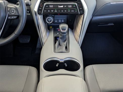 Used 2024 Toyota Venza Limited image 24