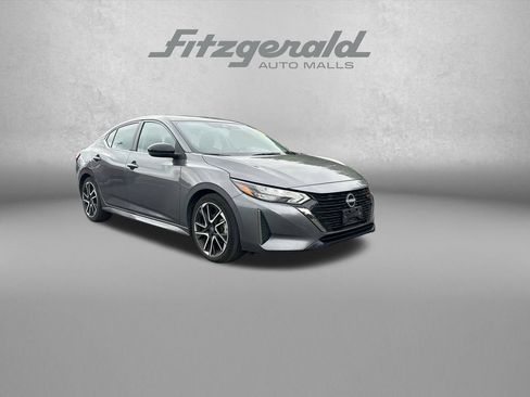 Used 2025 Nissan Sentra SR FWD image 1